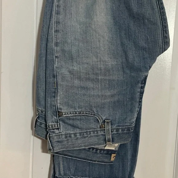 Old Navy Light Blue Boy-Cut Jeans - Picture 3 of 8